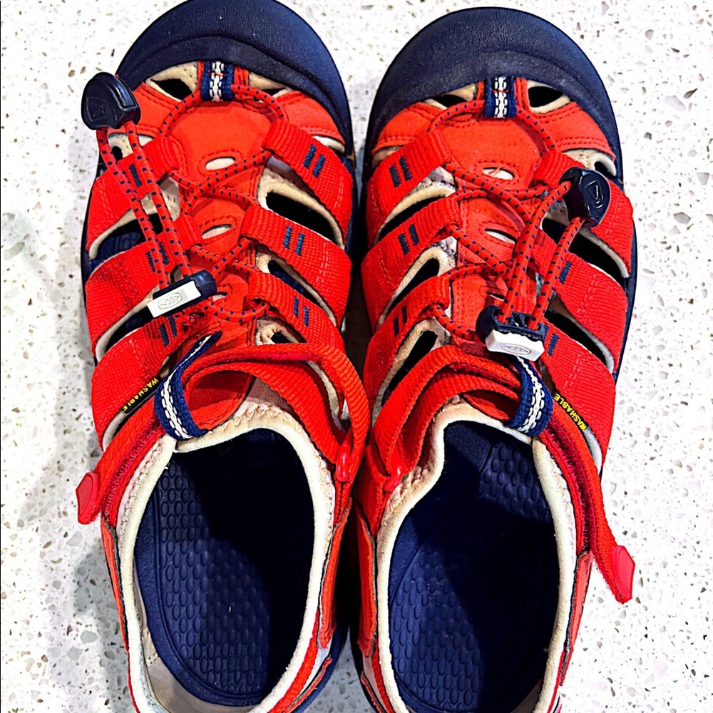 Barely used Keen Big Boy Size 6 Newport Sandals
